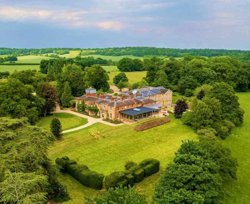 the-retreat-elcot-park-lgbtq-friendly-wedding-venue-berkshire The Retreat at Elcot Park